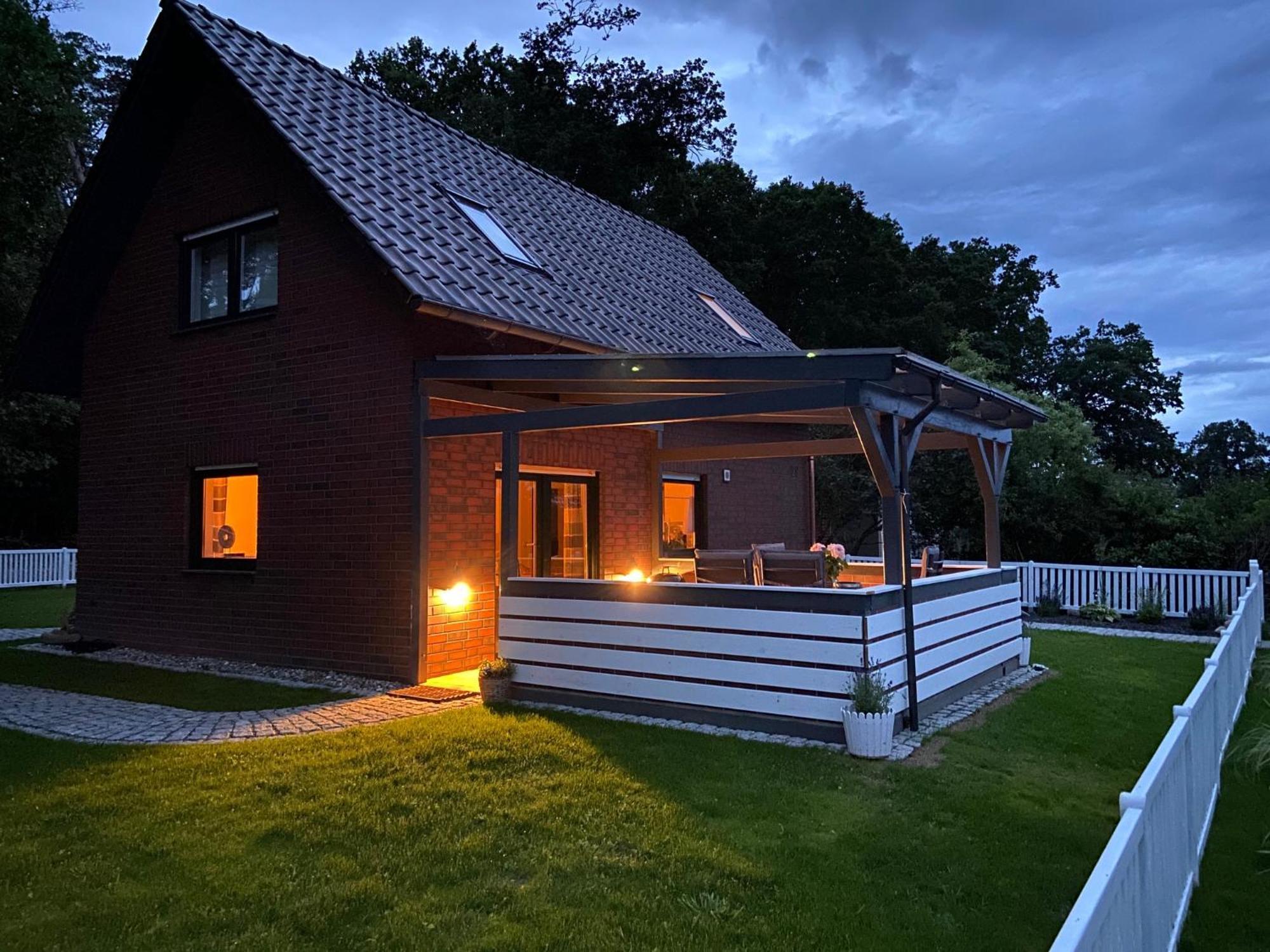 Strandhaus Mathea - Ruhige Lage Direkt Am Fleesensee - Parkplatz, Kamin, Sauna - Familienfreundlich Unter Gohren Екстер'єр фото